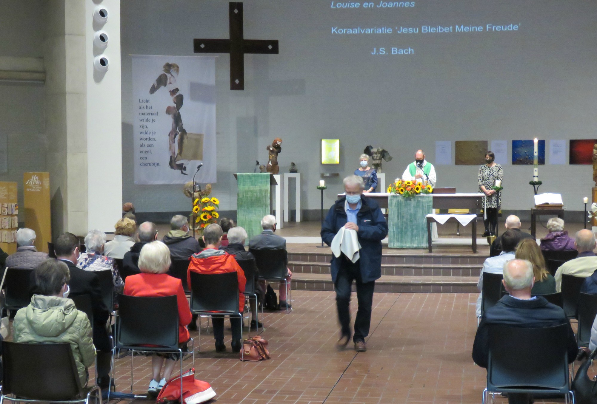 Marc Tassier zal de communie in het Sint-Anneke Centrum gaan uitdelen